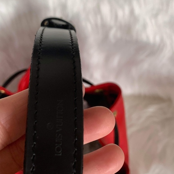 Authentic LOUIS VUITTON NOE RED EPI LEATHER HANDBAG - Picture 6 of 13